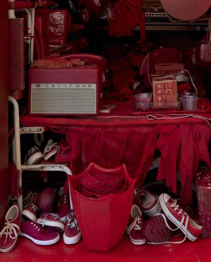 Robert Therrien RED ROOM 2000–7