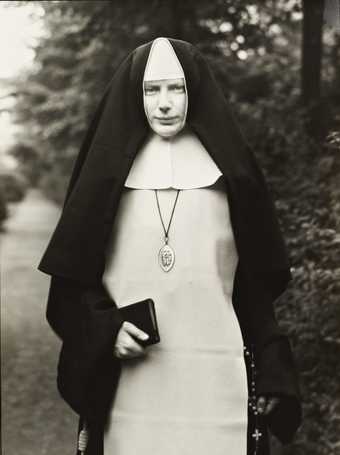 August Sander, Nun 1921, printed 1990
