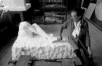 Louise Bourgeois with Jambes Enlacées 1990 in her studio in Brooklyn, New York, 1991, photographed by Inge Morath