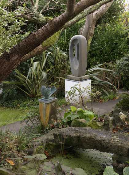 Barbara_Hepworth_Corymb_Stone_(Fugue_II_Photo(C)_TATE_2015