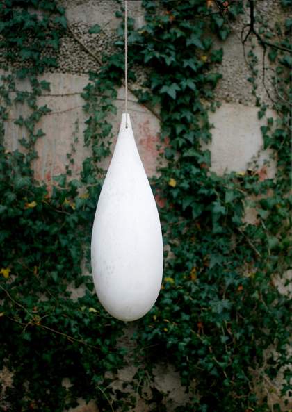 Maria Bartuszová, Untitled (Drop) 1963–4, plaster, 43 x 16 x 15 cm