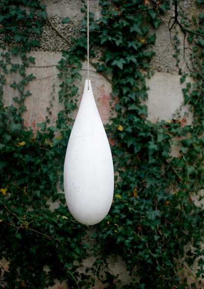 Maria Bartuszová, Untitled (Drop) 1963–4, plaster, 43 x 16 x 15 cm