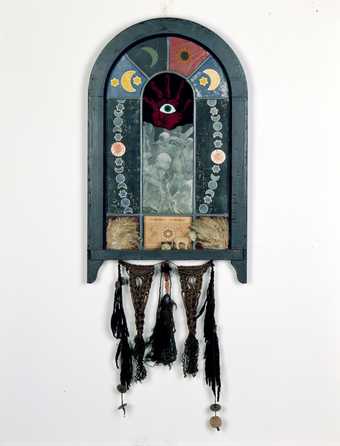 Betye Saar, Nine Mojo Secrets, 1971, mixed media, 177 × 60 × 4.5 cm - © Betye Saar, courtesy Roberts & Tilton, Los Angeles, photo by Benjamin Blackwell