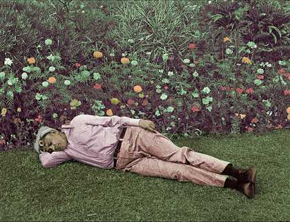 Bhupen Khakhar in Sayaji Baug gardens, Vadodara, 1983