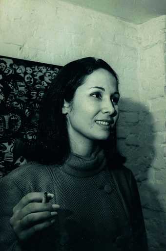 Anna Maria Maiolino at Rubens Gerchman’s opening at Art-Art Gallery in 1967