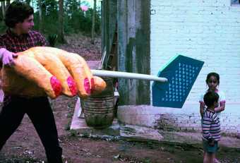 Marcelo Nitsche holding Kill Fly in the garden of his studio in 1967