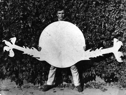 Jerzy Ryszard ‘Jurry’ Zieliński with Spatial Forms in front of the artist’s studio, 1969