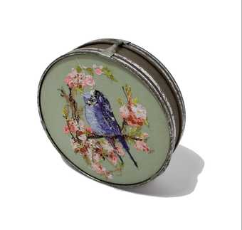 A drum with an Image of a bird