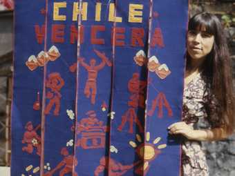 Cecilia Vicuña with maquette for John Dugger’s Chile Vencerá banner © John Dugger Archive