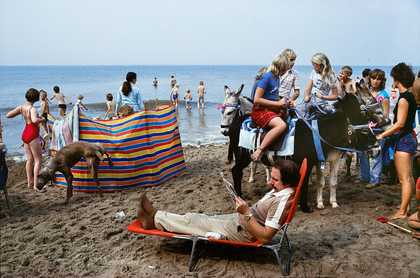 Chris Steele-Perkins, Blackpool beach, from The Pleasure Principle, 1980–9
