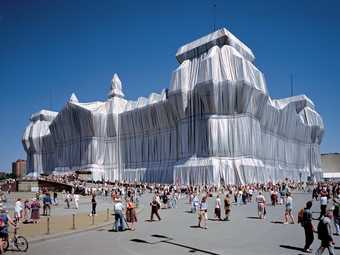 Christo and Jeanne-Claude Wrapped Reichstag, Berlin, 1971-95