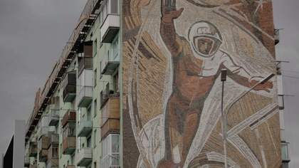 Vidokle film still of a mural on a building