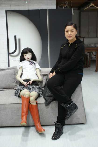 Artist Cui Xiuwen