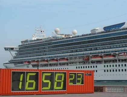 Darren Almond Meantime 2000