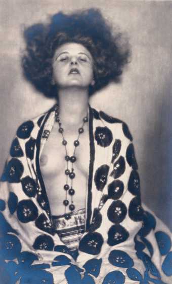 Anonymous photograph of a dancer taken at the studio of Madame d’Ora (Dora Philippine Kallmus) in Vienna 1923