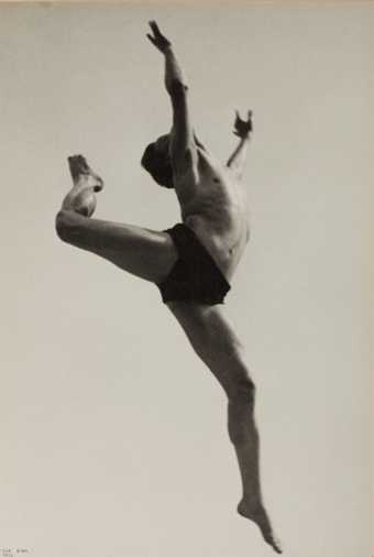 Ilse Bing Willem Dancer 1932 The Sir Elton John Photographic Collection © The Estate of Ilse Bing