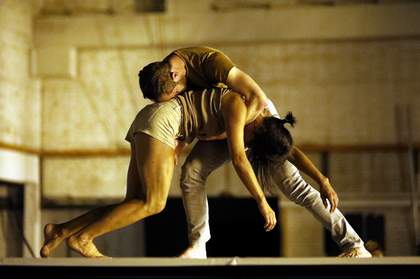 Boris Charmatz and Emmanuelle Huynh étrangler le temps A Dancer’s Day, Volksbühne Berlin Tempelhof 2017 ©Ursula Kaufmann