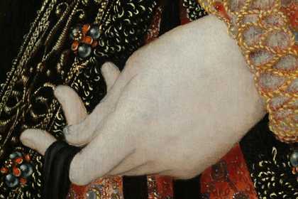 Fig.19 Detail of the sitter’s left hand with the ruff and skirt