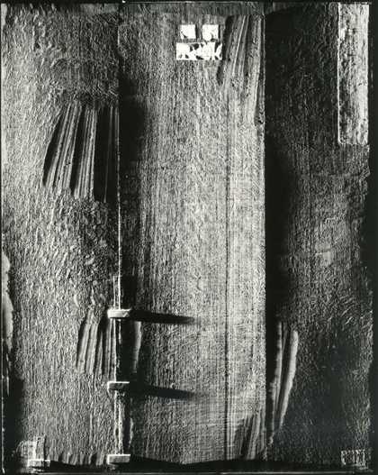 Fig.3 The back of Portrait of a Woman in Red, photographed in black and white with raking light from the left