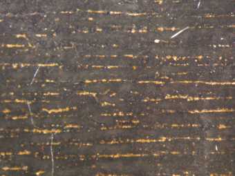 Fig.3 Detail under magnification of the sitter’s black robe, showing the horizontal ridges in the ground showing through the black paint on top of them