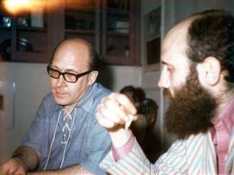 Emmett Williams (left) with underground filmmaker Jud Yalkut at Liliana Porter’s home in Morristown, New Jersey, 1968