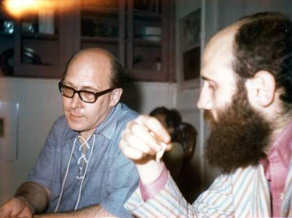 Emmett Williams (left) with underground filmmaker Jud Yalkut at Liliana Porter’s home in Morristown, New Jersey, 1968