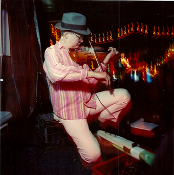 Tony Conrad playing violin during the performance of Ten Years Alive at the Empty Bottle, Chicago, 1996