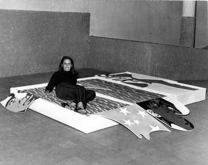 Teresinha Soares with She Hit on Me (BEDS) installed at Municipal Park, Belo Horizonte, 1970