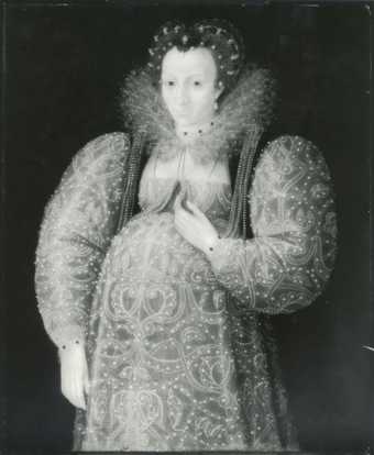 Fig.6 Infrared reflectogram of Portrait of an Unknown Lady c.1595