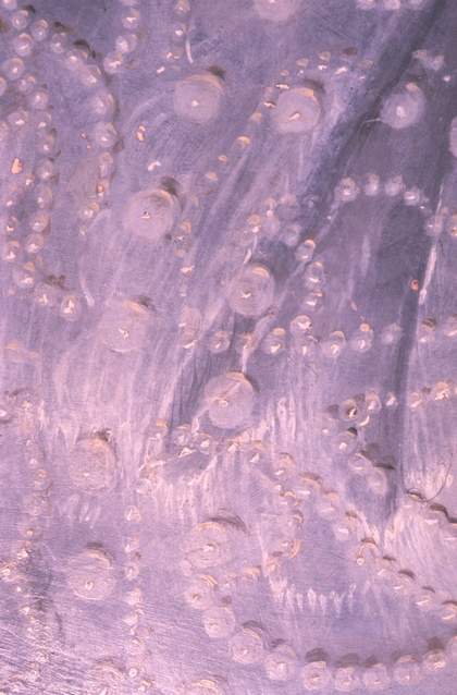 Fig.7 Detail of the sleeve, showing sketchy lines of underdrawing