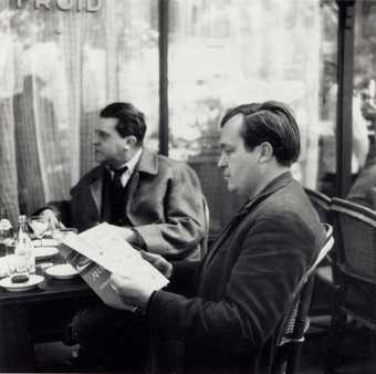 Fig.7 Sam Francis and Georges Duthuit at a café in Paris, c.1952–3