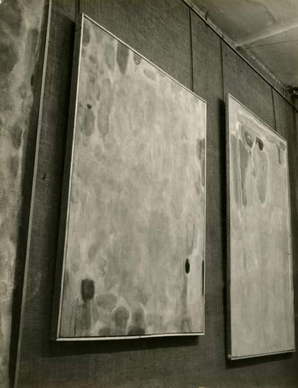 Fig.8 Installation view of Sam Francis’s 1952 exhibition at Galerie Nina Dausset, Paris, with Turquoise and Pink (centre) and Composition in Pink (right), both c.1949–50