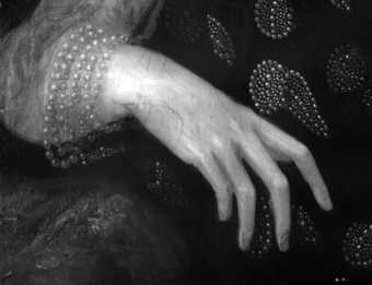 Fig.9 Infrared detail of the sitter’s right hand