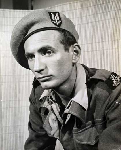 Bernard Perlin as war artist-correspondent, Cairo 1943