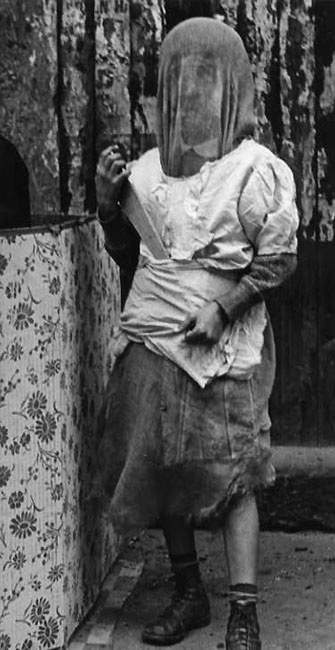 Helen Levitt Knight in Harlem