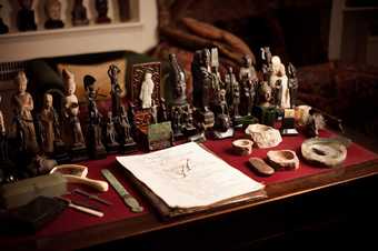 Photograph of Sigmund Freud’s desk showing statuettes, 2015