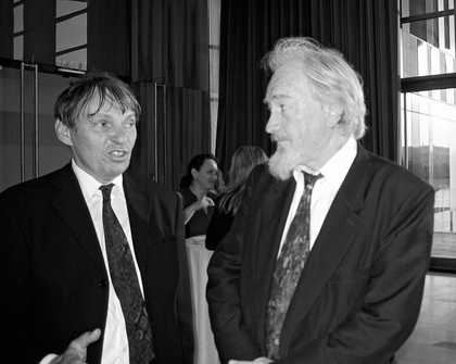 Braco Dimitrijevic and Barry Flanagan at the opening of Dimitrijevic's retrospective, Museum Ludwig, Budapest (2008)