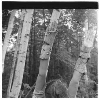 Francesca Woodman, Untitled, MacDowell Colony, Peterborough, New Hampshire, 1980, gelatin silver print on paper, 20.3 x 25.4 cm - © Courtesy of George and Betty Woodman