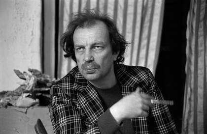 Franz West in 1990, photographed by Elfie Semotan - (c) Elfie Semotan