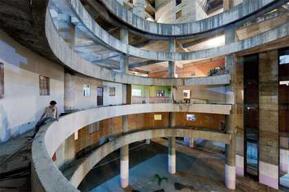 Torre David, A Pirate Utopia