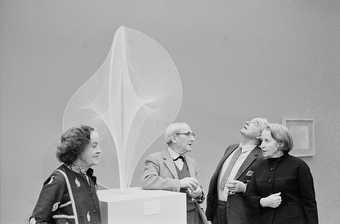 Barbara Hepworth, Naum Gabo, Henry Moore and Margaret Read with Naum Gabo’s sculpture Linear Construction No. 2 at Tate Gallery, London in 1970