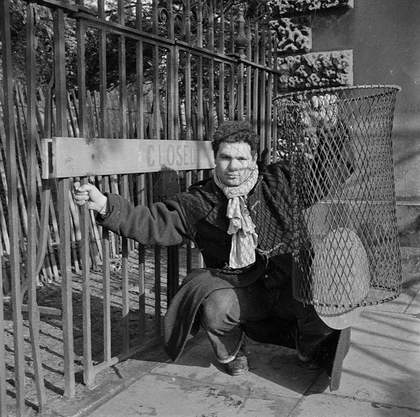 Photograph of Eduardo Paolozzi at Chiswick House by Nigel Henderson