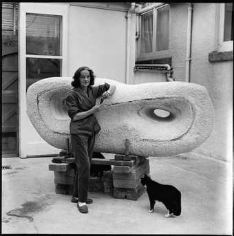 Barbara Hepworth with her cat Nicholas and Curved Reclining Form (Rosewall) 1960–2 