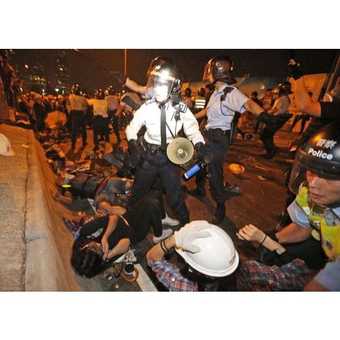 Hong Kong students clashing with police during the 2014 protest