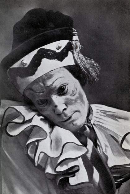 Elliott and Fry, Nijinsky as Petrouchka 1911