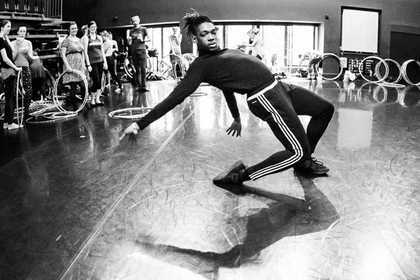 Man vogueing