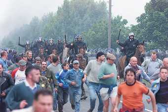 Jeremy Deller The Battle of Orgreave 2001 still frame