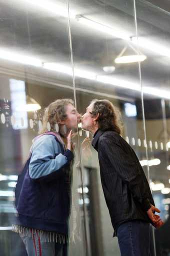 Jiří Kovanda, Kissing Through Glass 2007