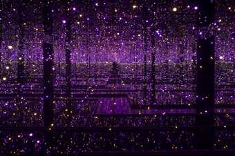 Yayoi Kusama Infinity Mirrored Room - Filled with the Brilliance of Life 2011/2017 Tate Presented by the artist, Ota Fine Arts and Victoria Miro 2015, accessioned 2019 © YAYOI KUSAMA