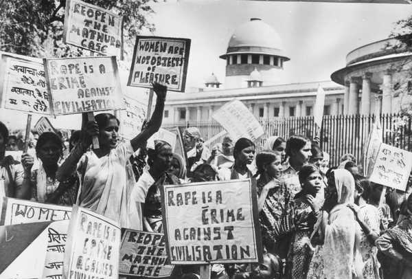 Contextualising the Indian Women's Movement: Class, Representation and  Collaboration – In Focus